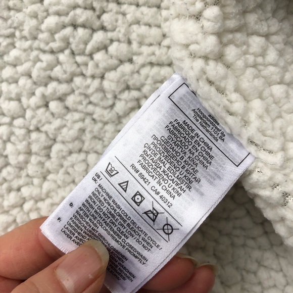 3/$20 - Boys lined Reebok zip up hoodie (M, Women’s XS) - Picture 4 of 5